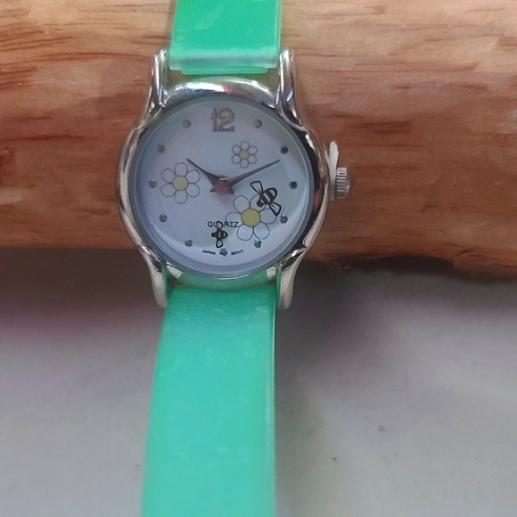 Bee's Watch - Picture 8 of 16